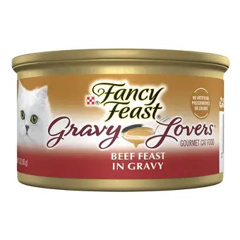 A can of Fancy Feast Gravy Lovers Beef Feast in Gravy gourmet cat food, featuring a white cat illustration on a gold and red label.
